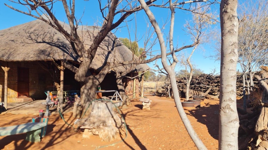 6 Bedroom Property for Sale in Olifantshoek Rural Northern Cape